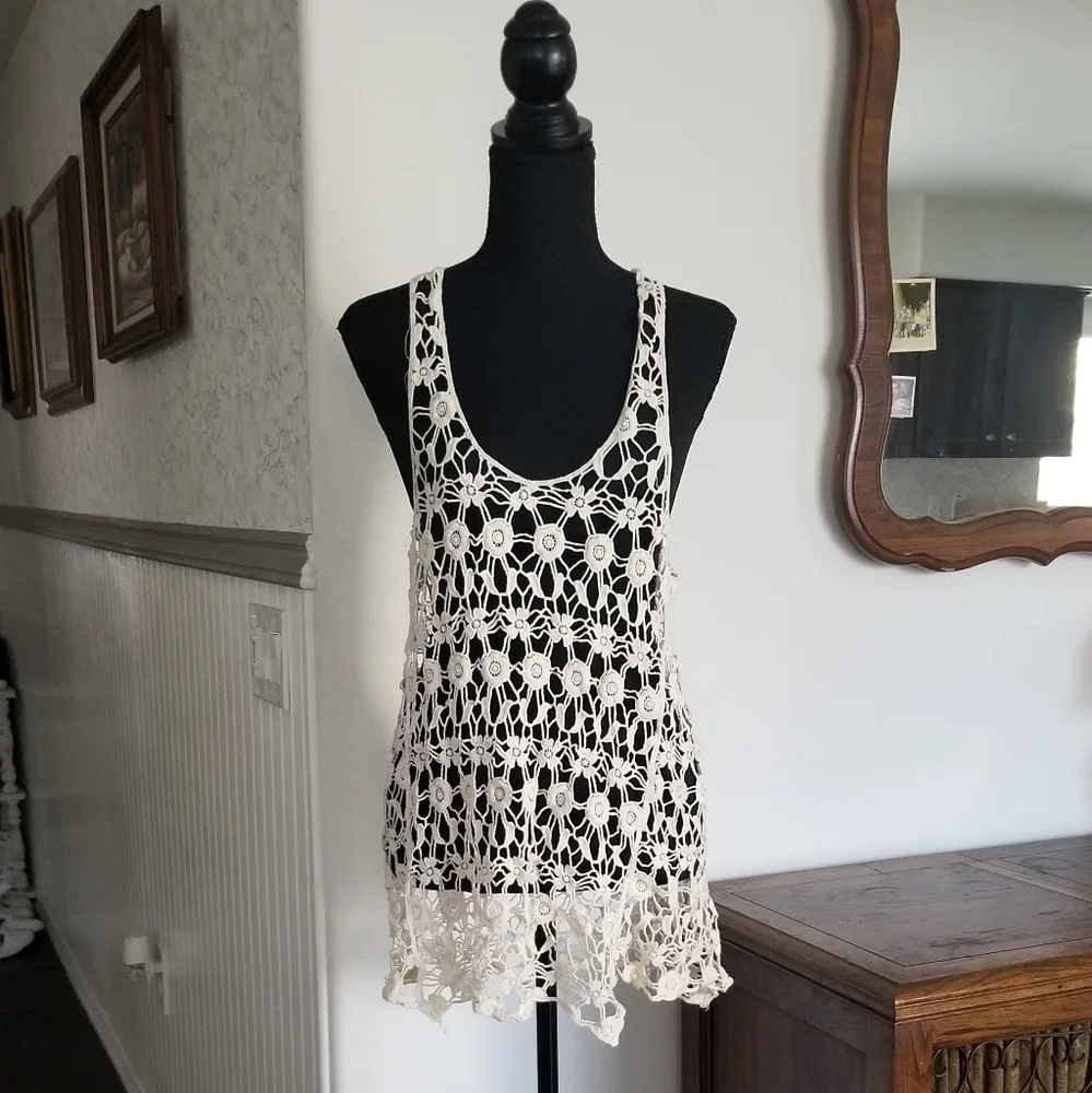 NWT Cute coverlet for beachwear or over a Tshirt for another spring layer - Picture 3 of 7